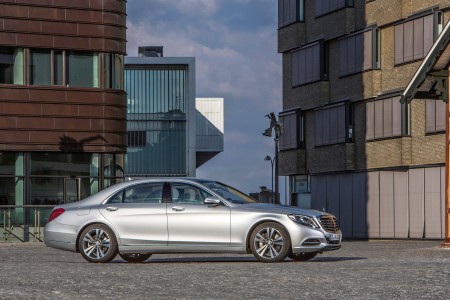 Langes Ding, ebenso wie der Modellname: Mercedes-Benz S 500 Plug-in-Hybrid zu Preisen ab rund 109.000 Euro.