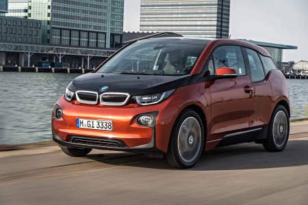 Eigentlich erstaunlich, daß die Entwicklung bei Reifen für Elektroautos eher stockend vorwärts geht. Dabei gibt es schon heute Potenzial, wie den neuen BMW i3.